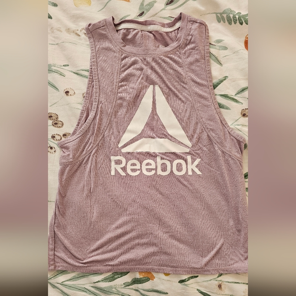 Reebok open back workout tank in lilac, size XS. Super cute and lightweight!